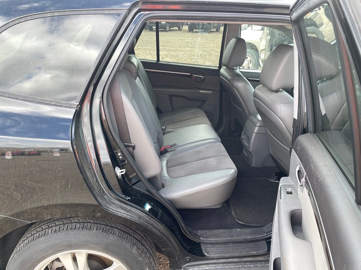 2011-hyundai-santa-fe-image-28