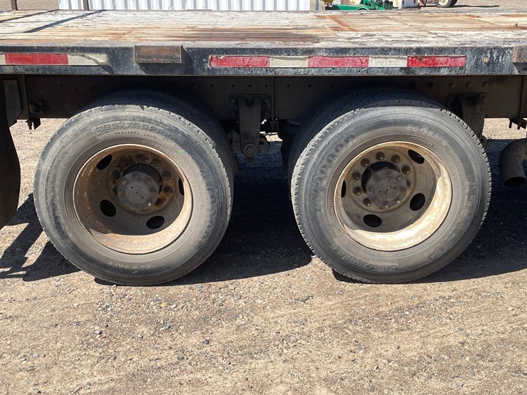 2002-peterbilt-385-image-15