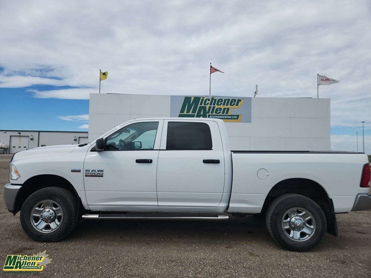 2017-dodge-2500-image-6