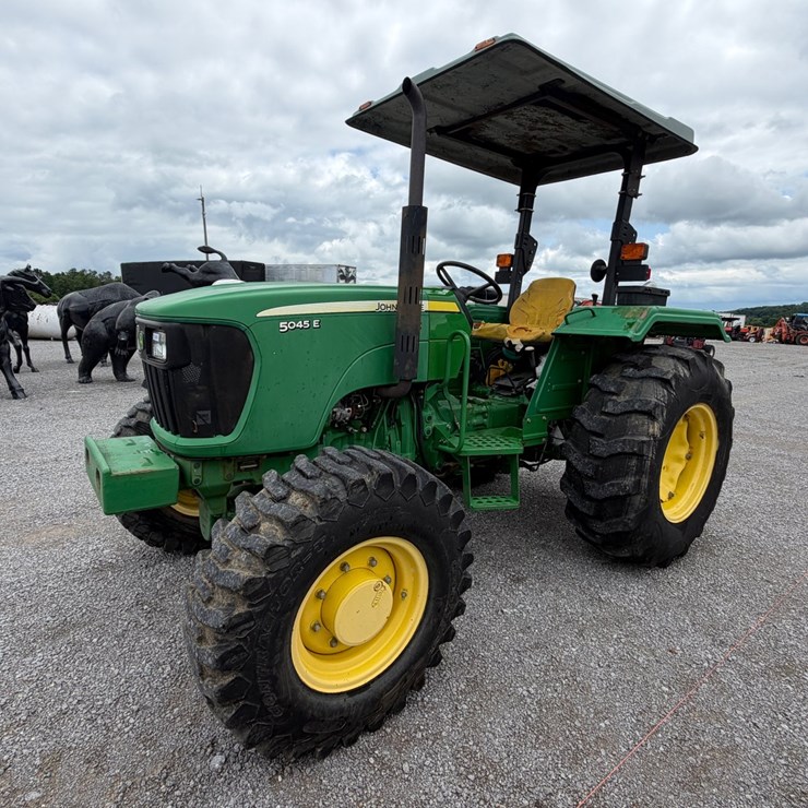 JOHN DEERE 5045E