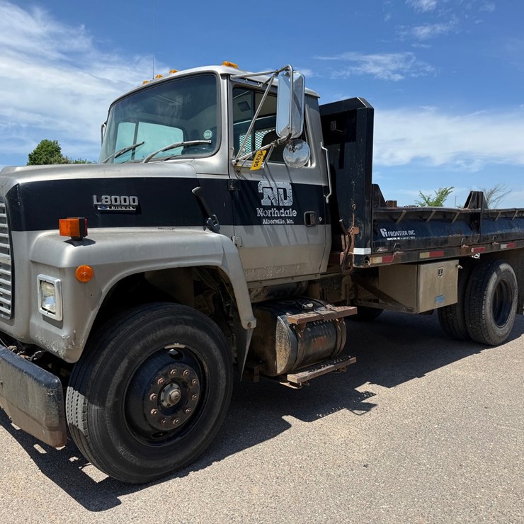 1993 FORD L8000