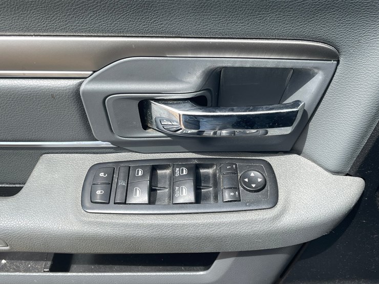 2016-dodge-ram-1500-image-30