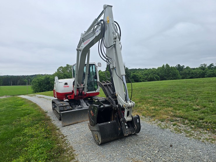 2024-takeuchi-tb290-image-33