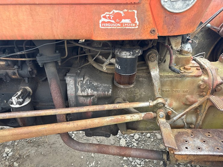 massey-ferguson-135-image-17