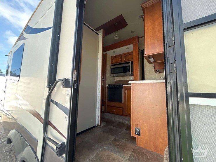 2013-forest-rive-brookstone-310ls-5th-wheel-t/a-travel-trailer-image-9
