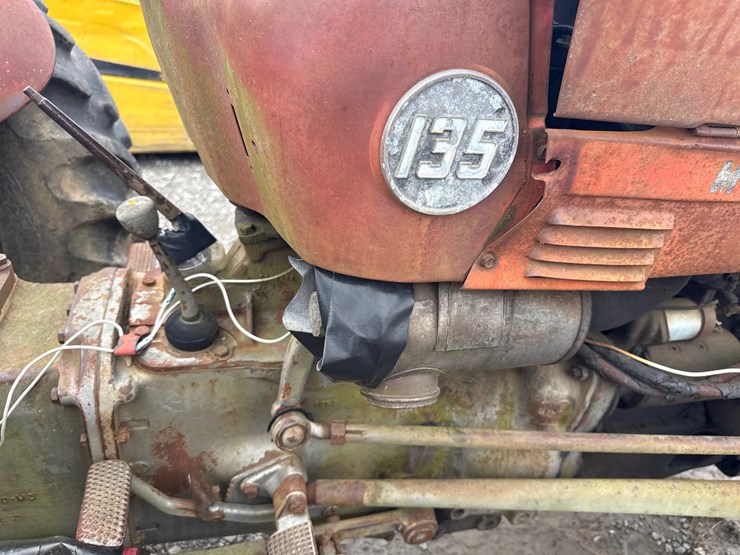 massey-ferguson-135-image-28