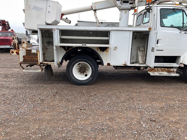 2005-cat-c7-image-25