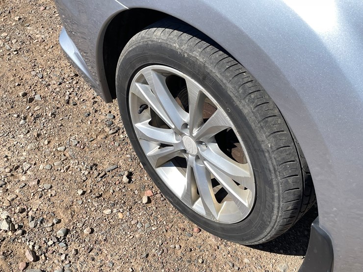 #1404-•-2014-subaru-legacy-(has-mn-title)-image-9