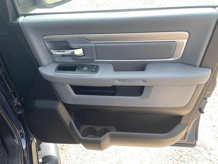2015-dodge-1500-image-31