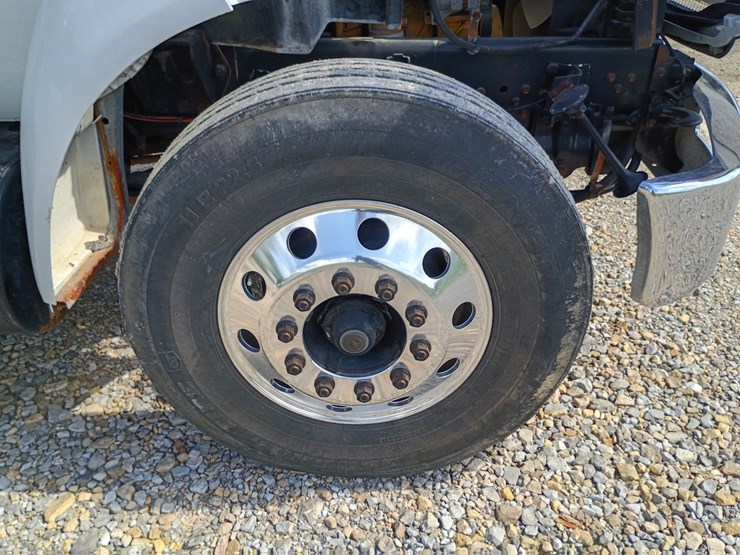 2005-ford-f750-image-105
