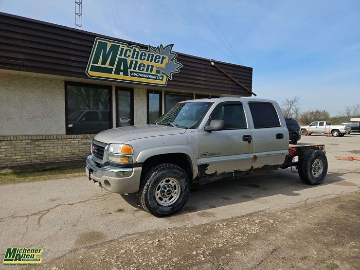 2004-gmc-sierra-2500hd-image-1