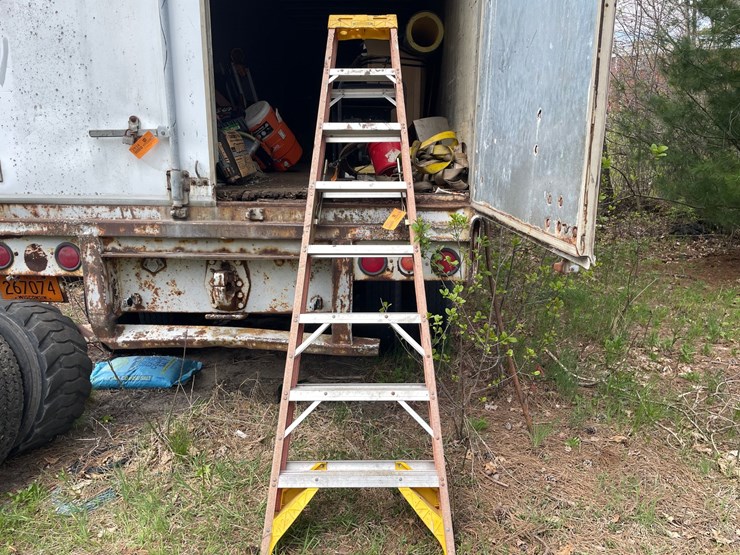 #2853-•-8'-step-ladder-(or)-image-1