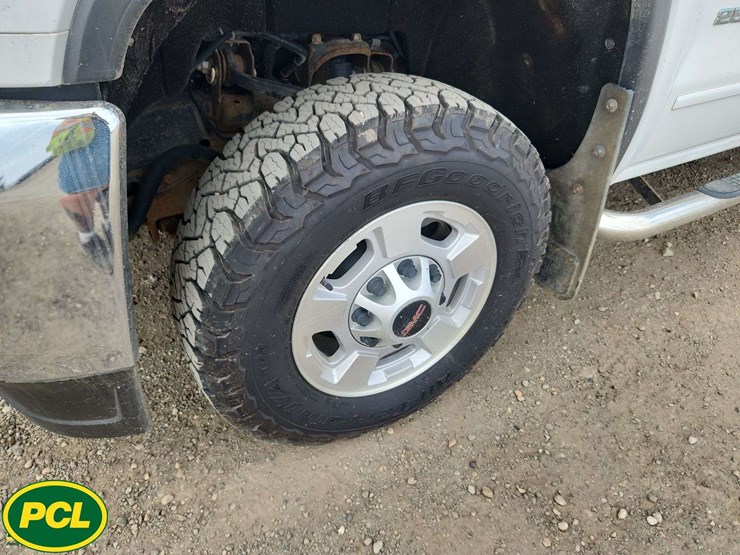 2017-gmc-sierra-2500hd-image-11