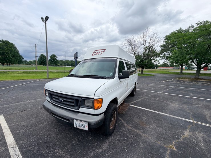 #24064-•-2007-ford-econoline-wagon-van-image-3