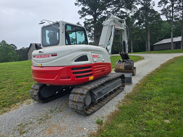 2024-takeuchi-tb290-image-22