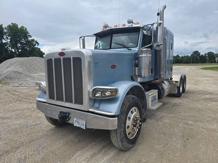 2011-peterbilt-388-image-1