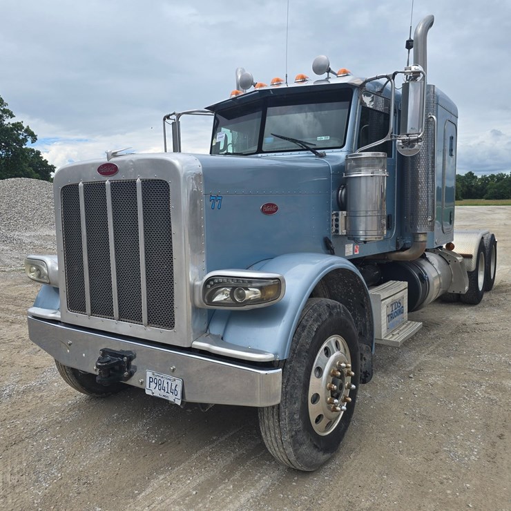 2011 PETERBILT 388