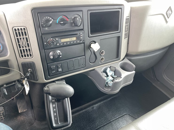 #1305-•-2011-durastar-international-camper-truck-image-33