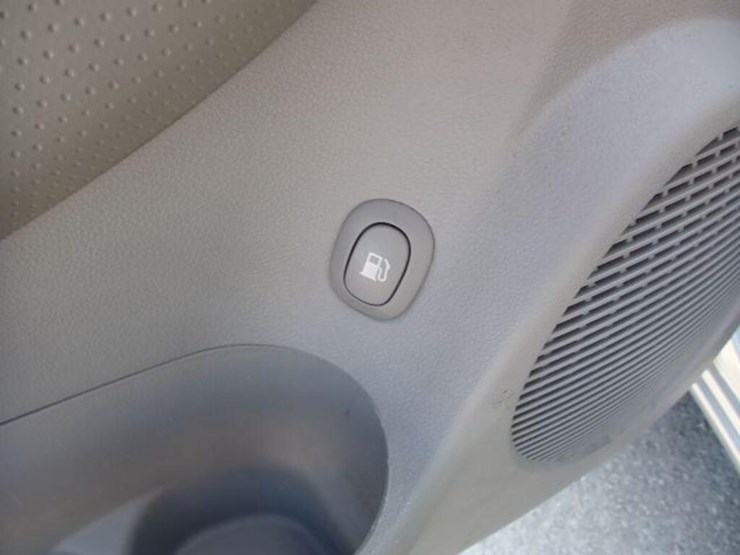 2007-kia-rondo-ex-sport-utility-vehicle-knafg52667-image-16