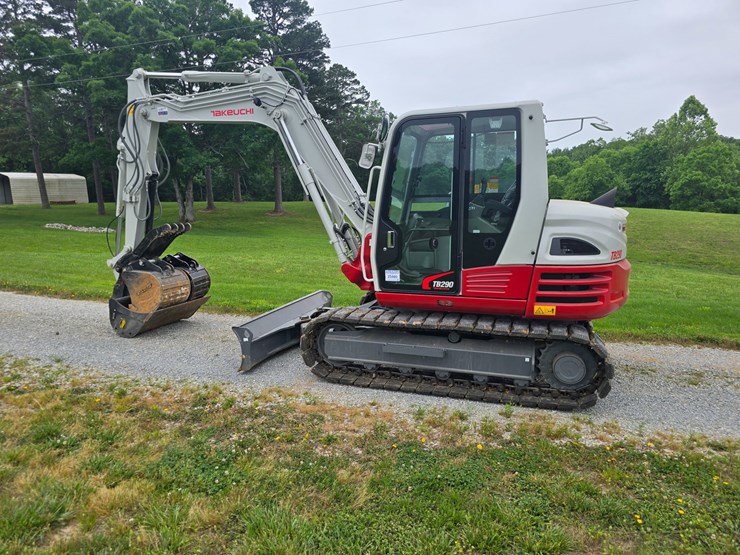 2024-takeuchi-tb290-image-11