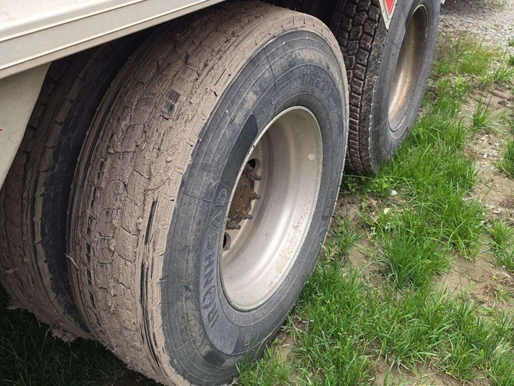 2014-freightliner-m2-106-image-17