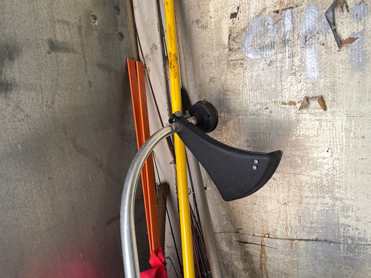 #2835-•-yard-tools-(or)-image-8