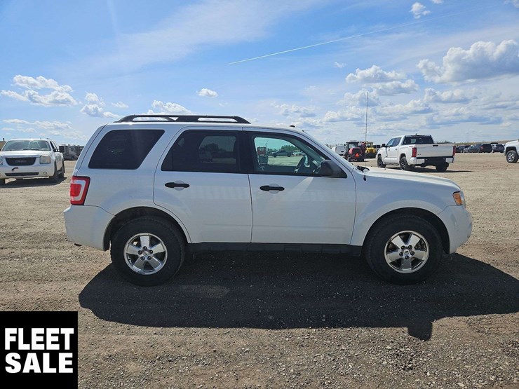 2011-ford-escape-image-9