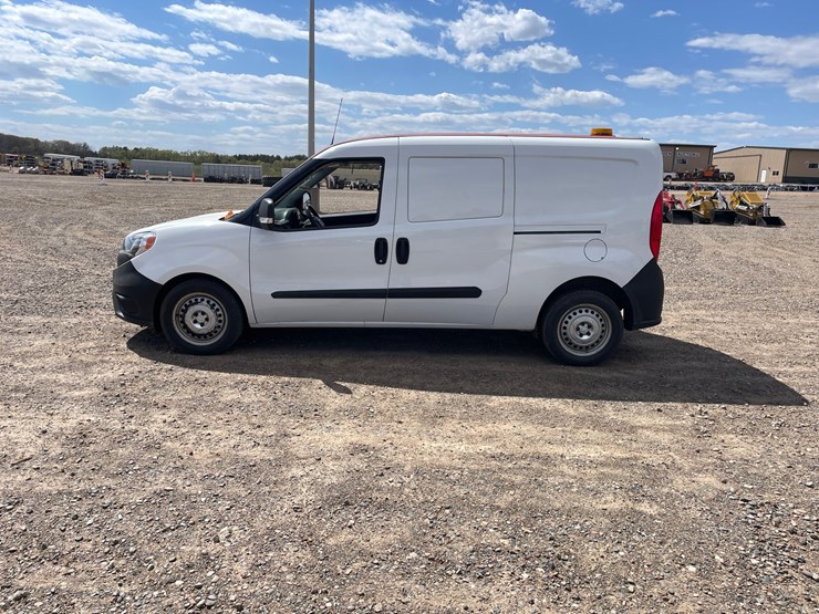 #1412-•-2017-ram-promaster-cargo-van-(has-mn-title)-image-2