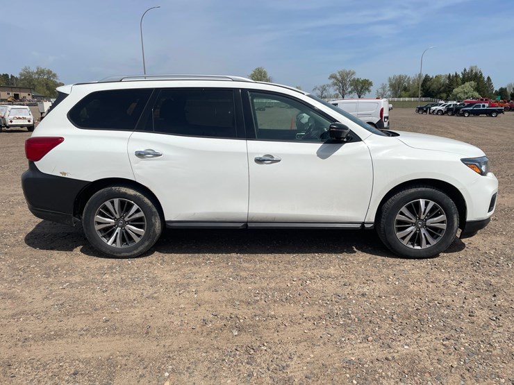 2017-nissan-pathfinder-image-6