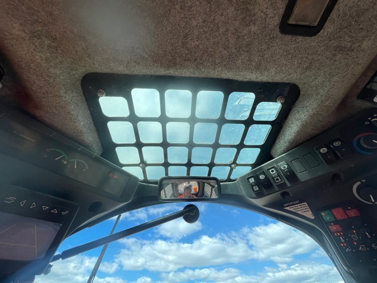 2018-deere-331g-image-27