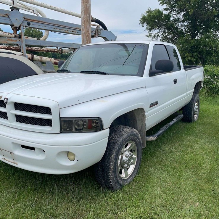 2001 DODGE 2500