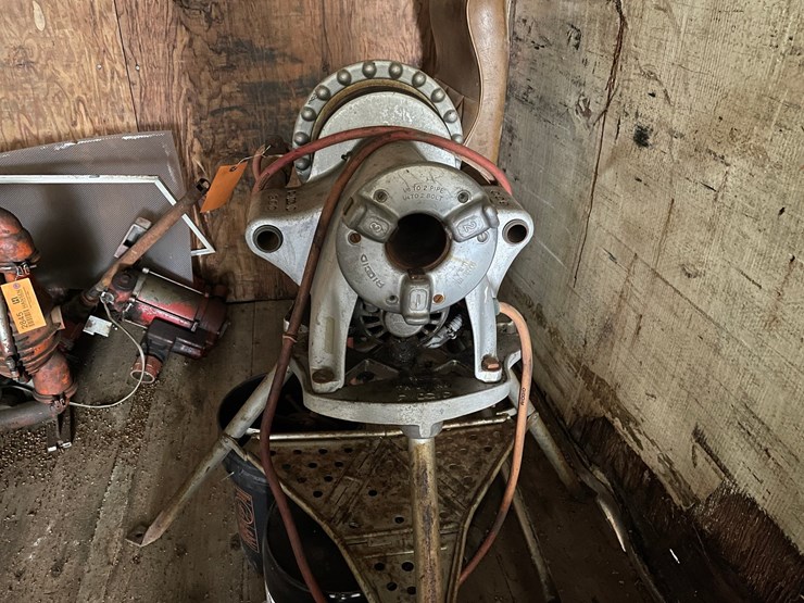 #2846-•-ridgid-pipe-threader-(or)-image-2