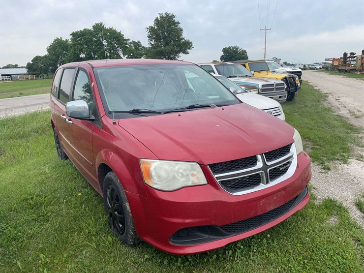 2012-dodge-caravan-image-2