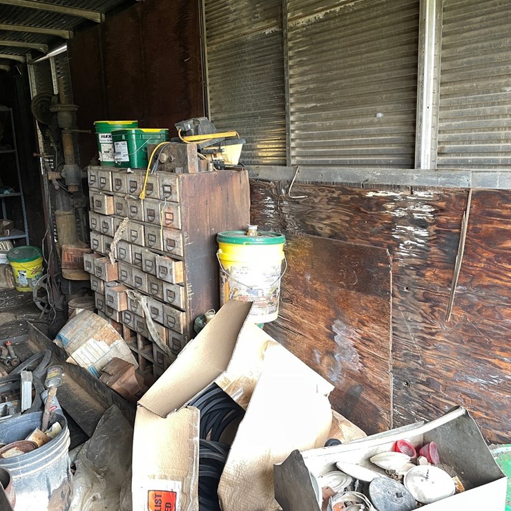 #2814 • Contents of Trailer (G)