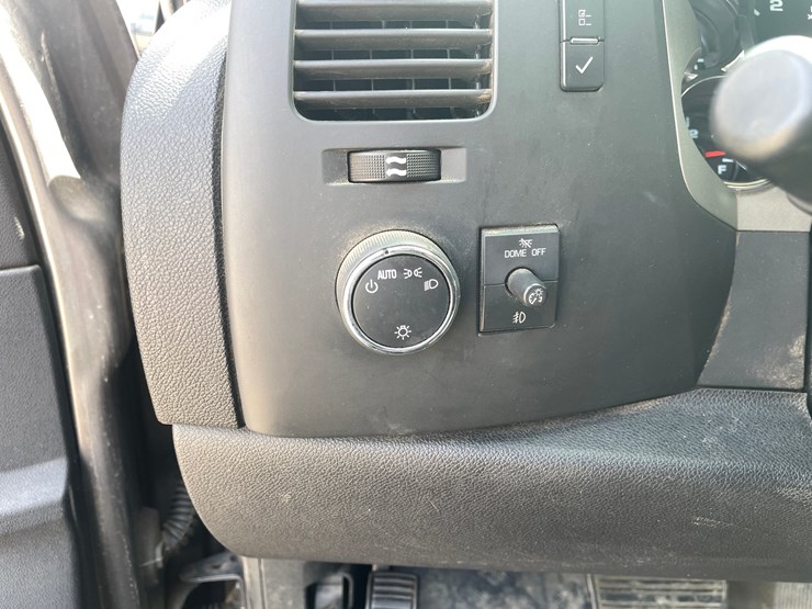 #1311-•-2012-chevrolet-silverado-pickup-truck-(has-title-in-delay)-image-26