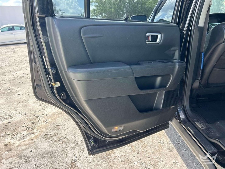 2010-honda-pilot-image-19