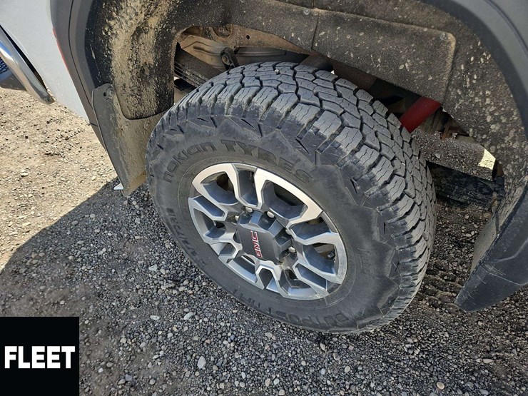 2022-gmc-sierra-2500hd-image-11