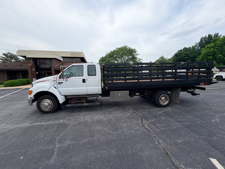 2004-ford-f650-image-4