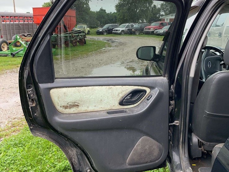 2004-ford-escape-image-12