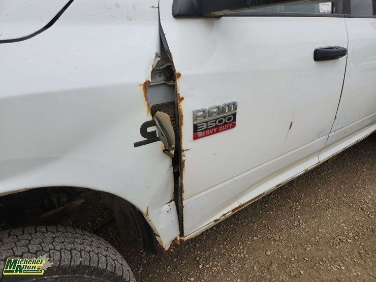 2011-dodge-3500-image-33