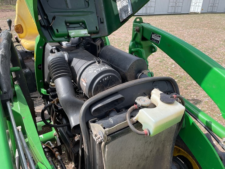 2005-john-deere-4120-image-30