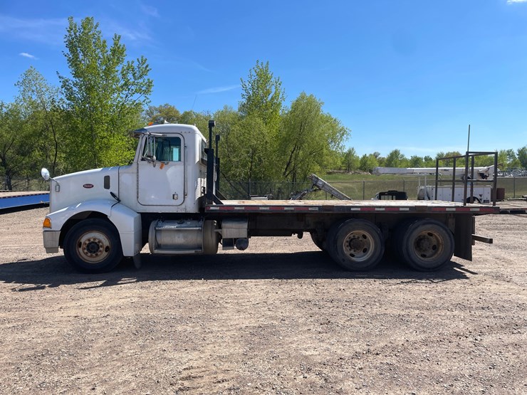 2002-peterbilt-385-image-2