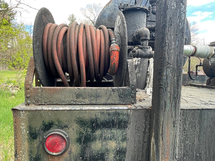#2881-•-1990-international-sealcoating-truck-(has-wi-title)-(or)-image-25
