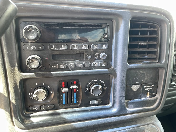 #1304-•-2005-gmc-sierra-pickup-truck-*non-runner*-(has-mn-title)-image-38