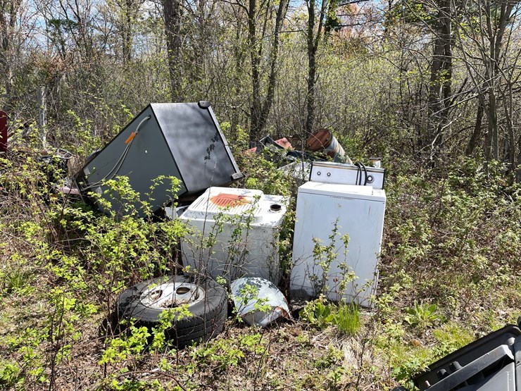 #2831-•-scrap-iron-pile-(or)-image-1
