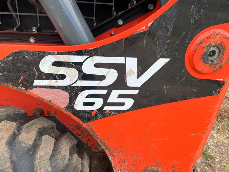 2022-kubota-ssv65-image-15