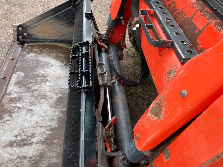 2022-kubota-ssv65-image-10