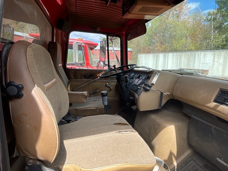 1989-ford-l9000-image-18