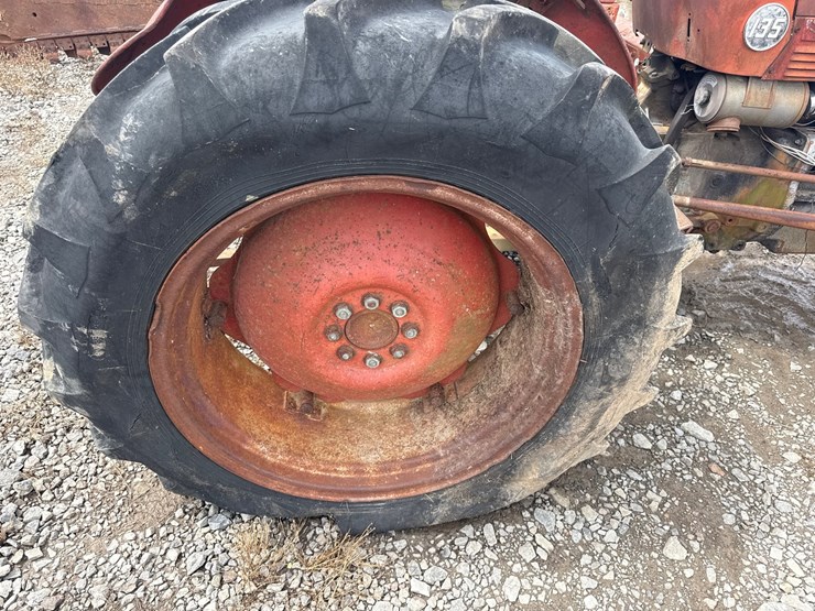 massey-ferguson-135-image-11