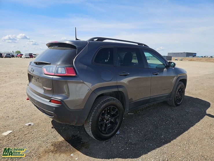 2019-jeep-cherokee-image-4